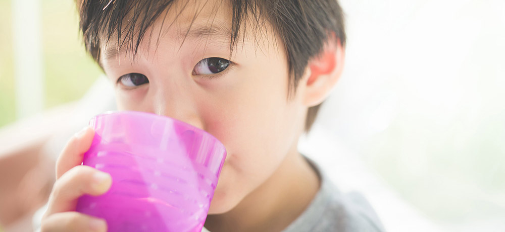 ¿Sabes si tu hijo bebe suficiente agua en el colegio? - article image